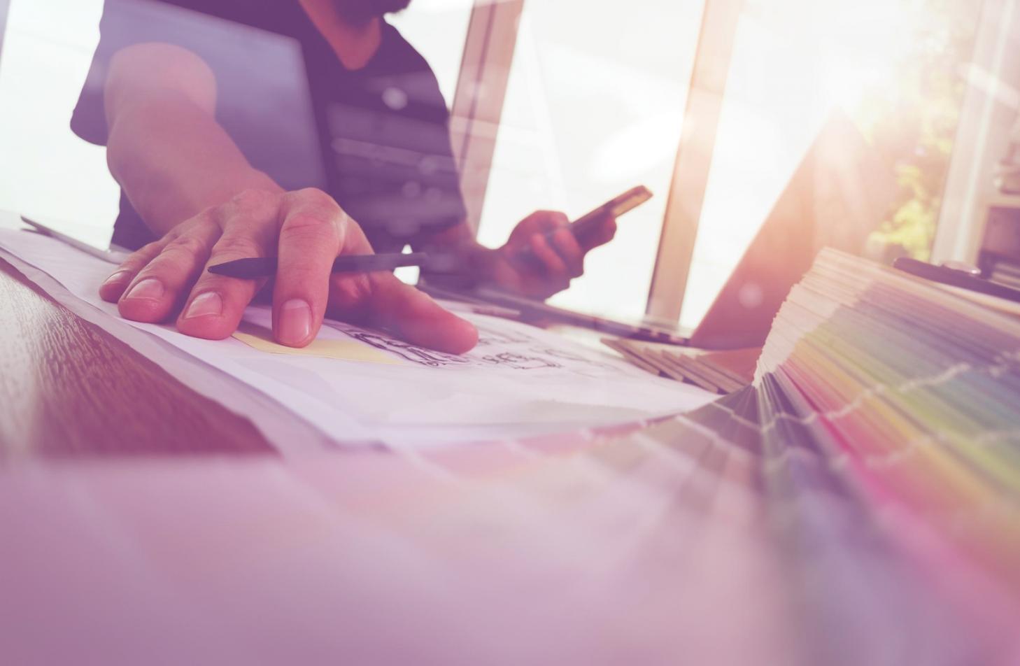 Detailansicht von Code auf einem Bildschirm während einer Programmier-Session